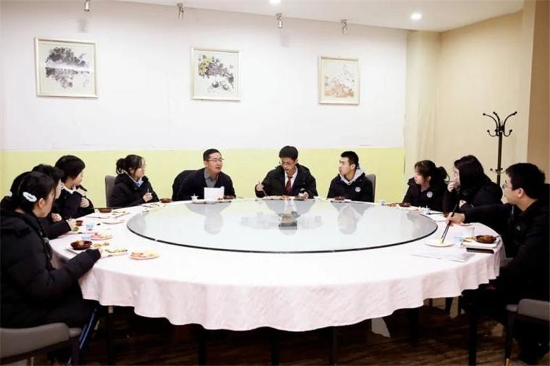 朝阳下的童年律动,最新幼儿园早操风采展示