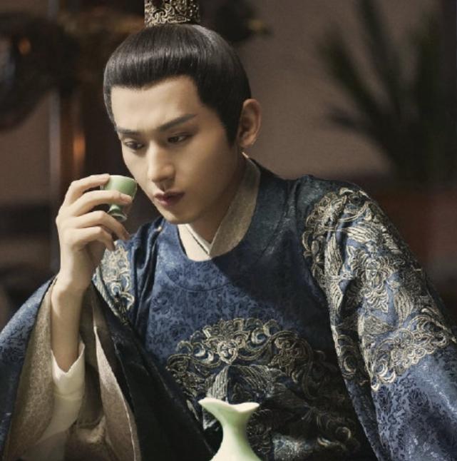 肖战如梦如幻古装风采，风华绝代新形象亮相！