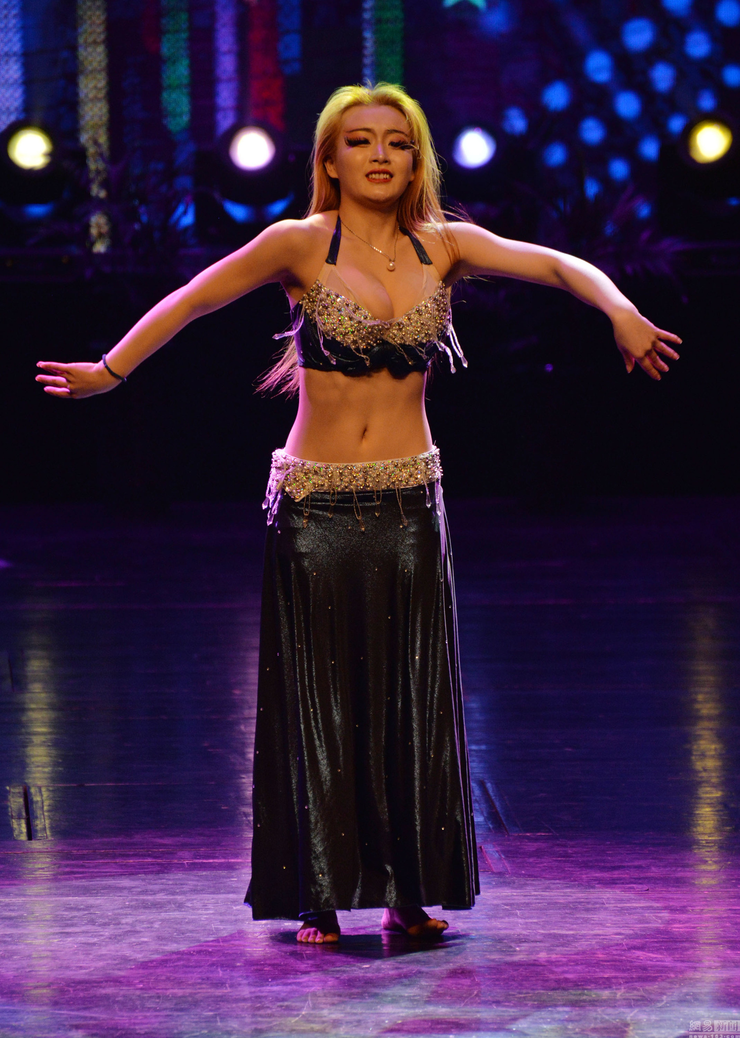 肚皮舞演员小花的生活趣事与日常风采