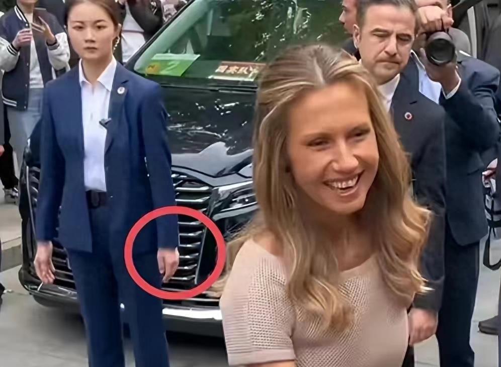 校园女神贴身保镖最新更新免费看,校园女神与自然的私语,一次心灵之旅