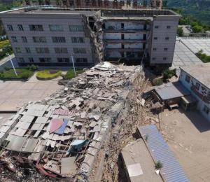 大楼倒塌事件回顾,背景、影响与时代地位探析(最新事件报道)