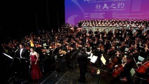 南方声屏最新期图片探索新闻前沿，领略时代风采风采展示