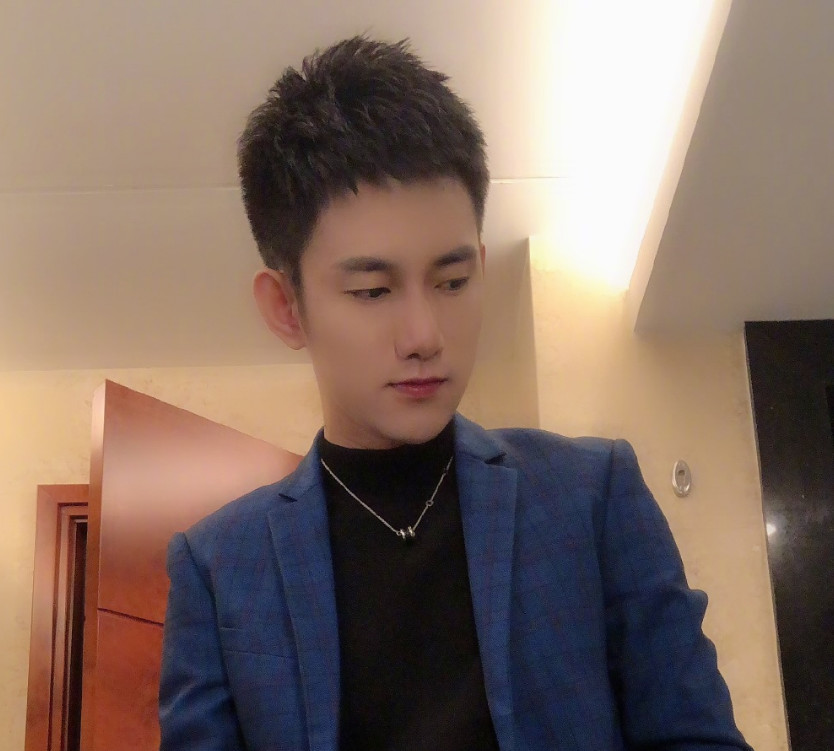 阿哲最新动态，时代浪潮中的思考者前沿讯息