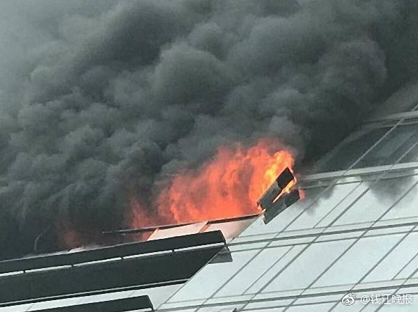 蓝色钱江火灾最新消息，微博热议与更新