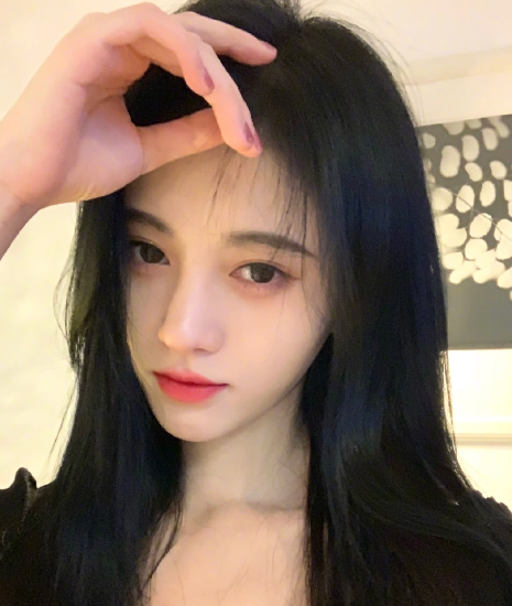 鞠婧祎最新图片亮相,公众视野下的明星形象探析