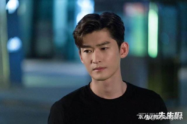 张瀚新剧亮相,时代之光下的影视巨星风采